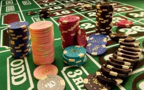 Tampilan permainan Bingo rkgg7 dengan antarmuka modern dan bola angka warna-warni